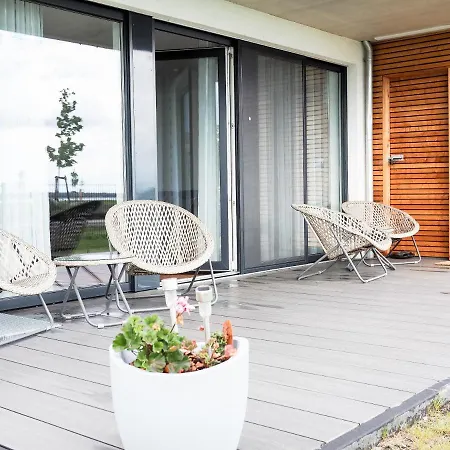 Moderne Mit Seeblick & Terrasse 96qm グロースレッシェン