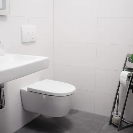 Moderne Mit Seeblick & Terrasse 96qm Lägenhet